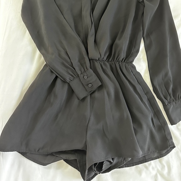 Long sleeve romper size (xs) all black - Picture 1 of 3